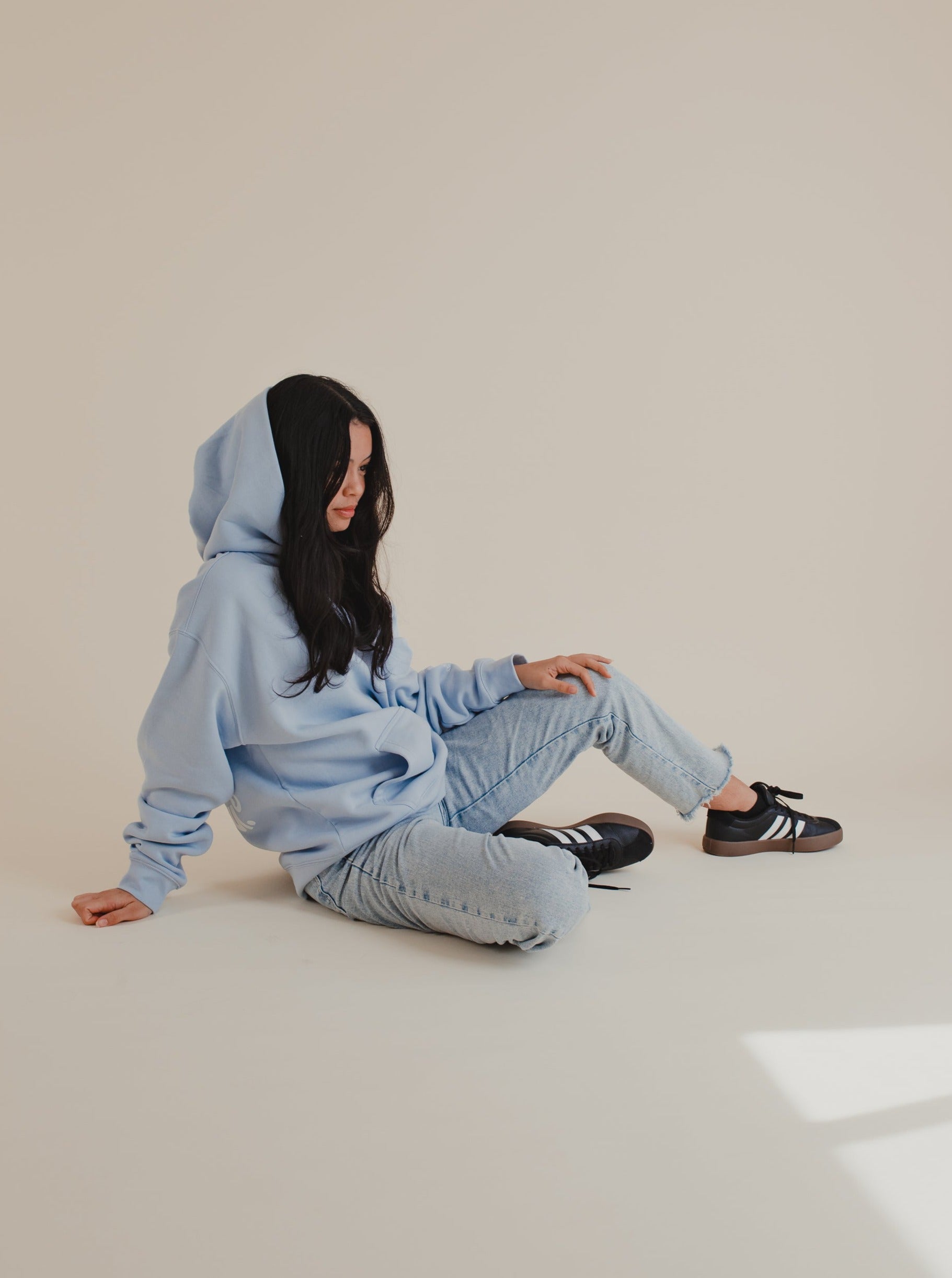 poochie-pie-front-text-hoodie-hood-oversized-blue-white-dog-mum-mumma-mom-dogs-relaxed-360gsm-cotton-girl-female-women-sitting